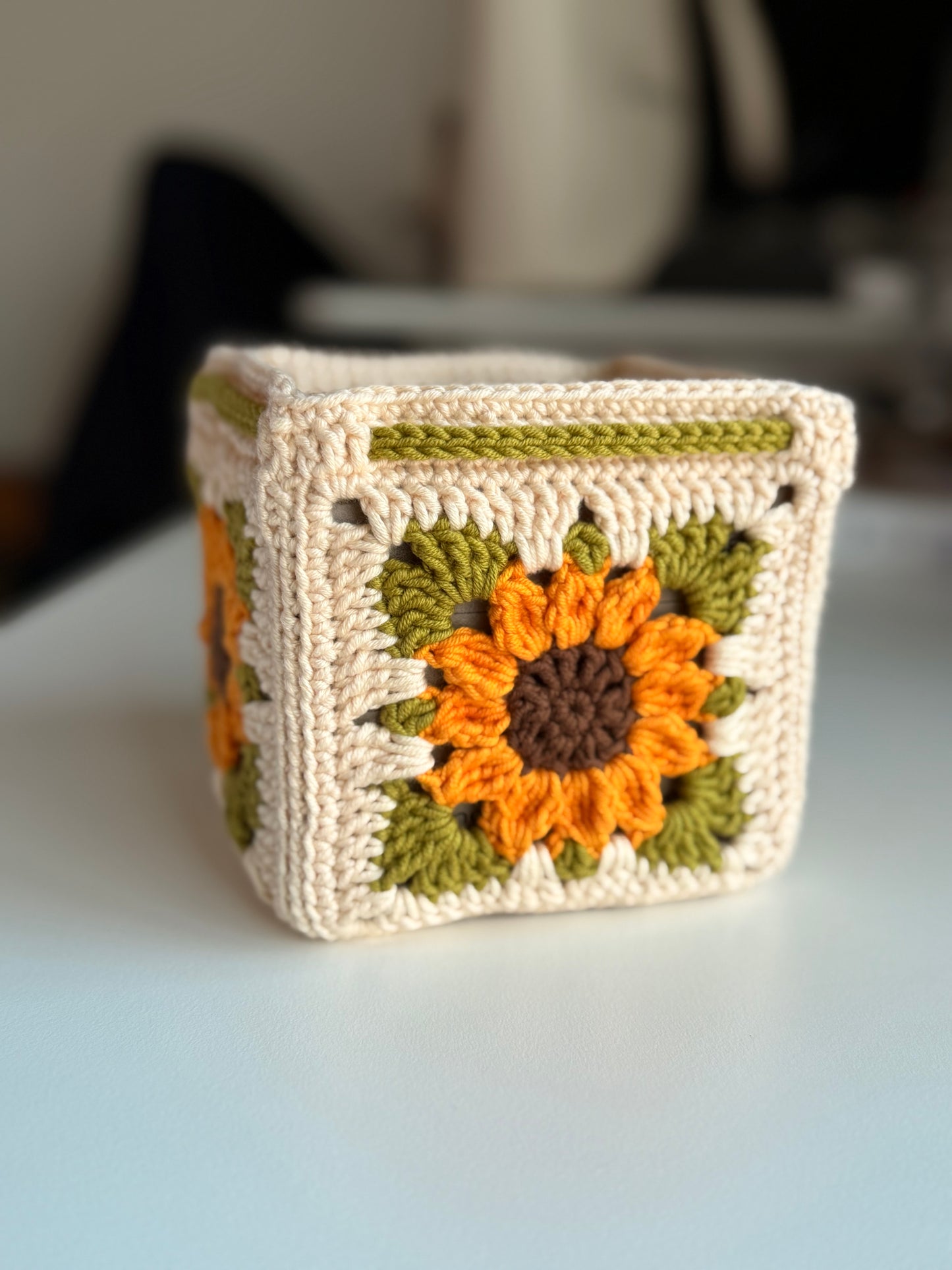 Sunflower Daisy Granny Square (Digital Pattern PDF & Video Tutorial)
