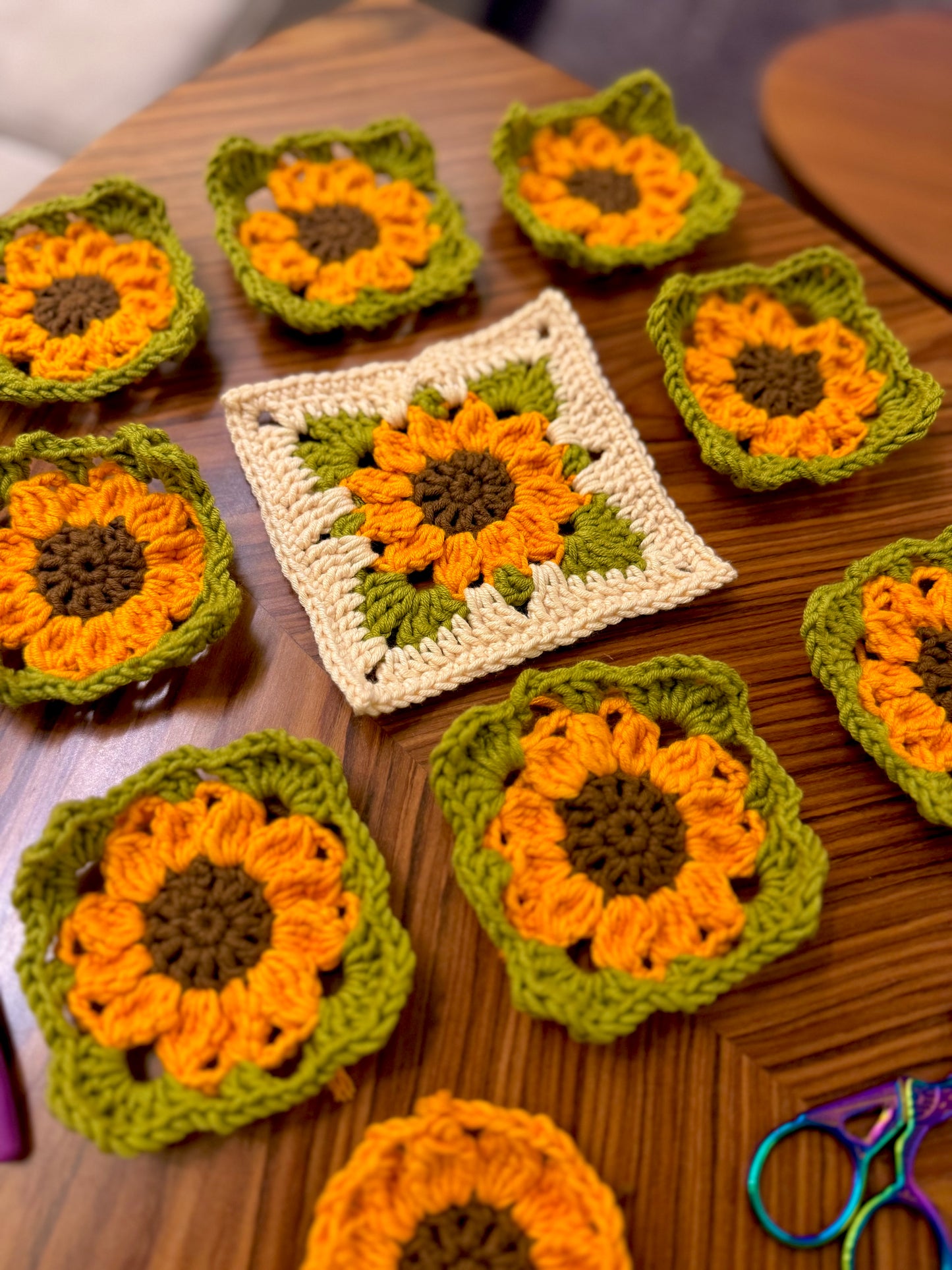Sunflower Daisy Granny Square (Digital Pattern PDF & Video Tutorial)